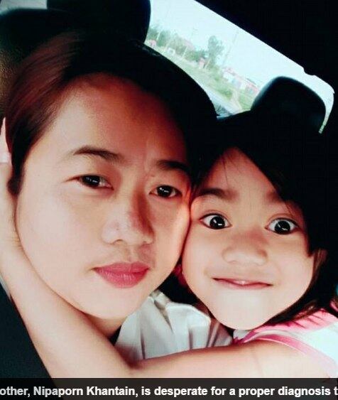 A mãe da garota, Nipaporn
Khantain, está desesperada à procura de respostas para ajudar a
filha.
— Os médicos não estão 100% certos
do que é o diagnóstico. Só podemos esperar que eles descubram em breve. Eu
tenho pesquisado na internet, mas estamos esperando uma resposta do oficial do hospital