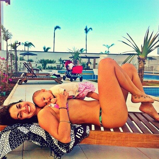 Mesmo com a história até hoje mal explicada, Carol decidiu tocar a vida em frente e agora só se derrete pelas sobrinhas em seu Instagram