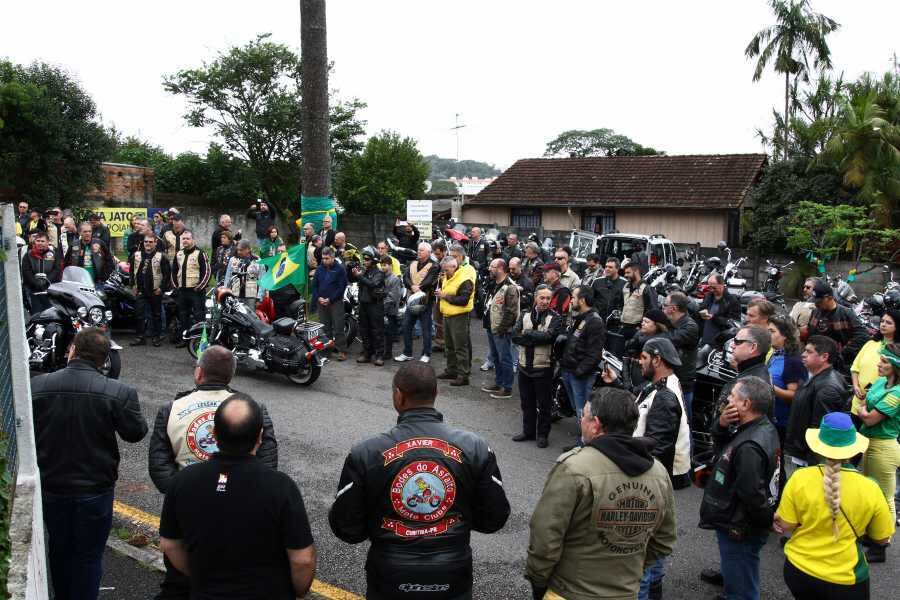Motociclista contrários ao governo Dilma durante manifestação contra
corrupção em frente à sede da PF (Polícia Federal) na cidade de Curitiba, no Paraná