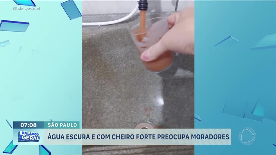 Moradores de condomínio da Grande São Paulo dizem que obra da Sabesp deixou água escura e com odor
