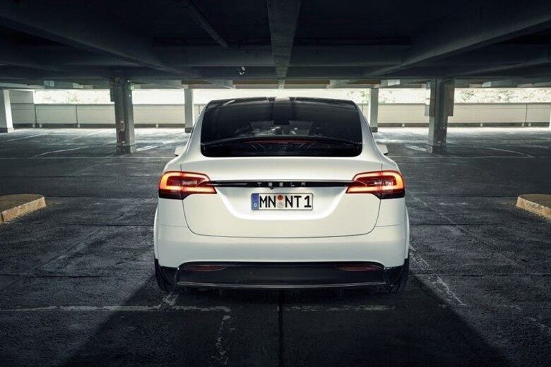 As restantes alterações no exterior foram feitas ao nível dos apontamentos aerodinâmicos, e tal como a Novitec já nos habituou, foi usada muita fibra de carbono exposta para manter o peso controlado