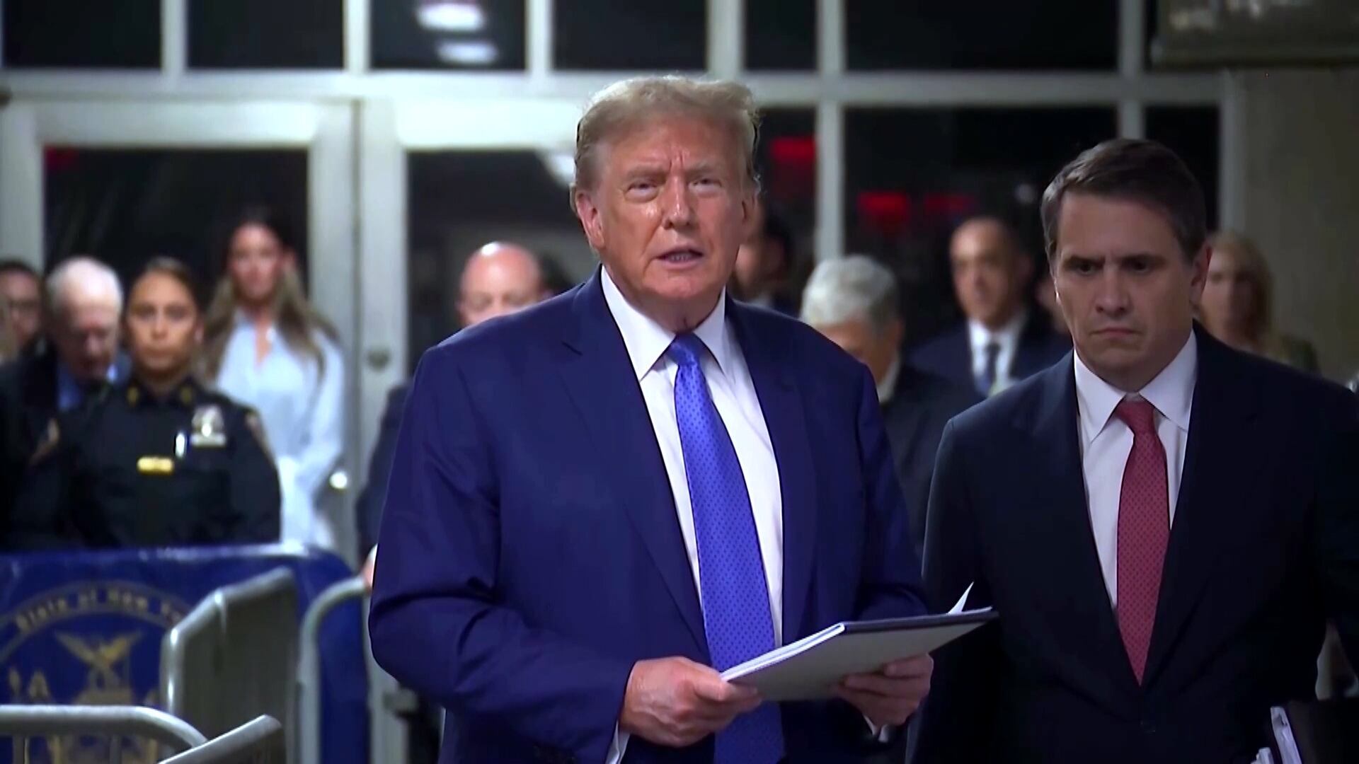 Trump ameaça a China com tarifaço de 200% se país não fornecer imãs aos EUA