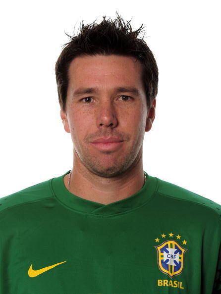 Doni era o terceiro goleiro da seleção e atuava pela Roma. Em 2013, jogou pelo Liverpool e, após revelar sofrer de problemas cardíacos, o jogador anunciou sua aposentadoria