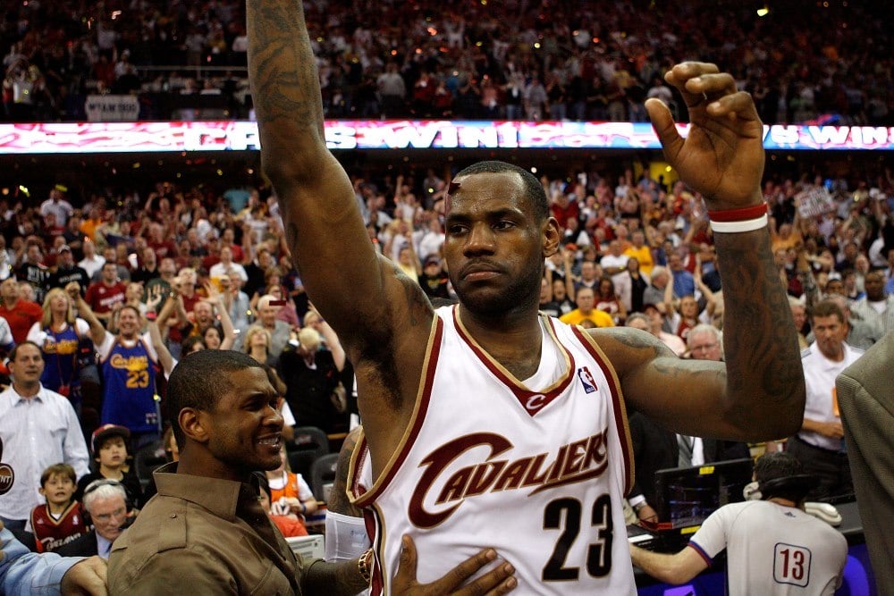 O jogador terá ao seu lado na nova temporada astros da Liga Americana como Kevin Love e Kyrie Irving, que foi eleito MVP do Mundial de Basquete disputado na Espanha