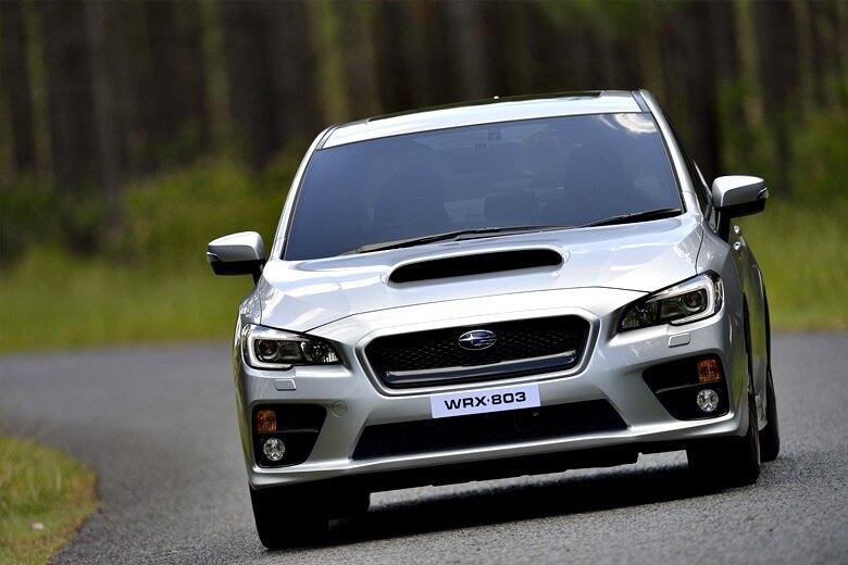 Em relação à geração anterior, o modelo ganhou novo
chassi, com maior rigidez e mais leve, freios dianteiros maiores e suspensão
com acerto esportivo

Saiba tudo sobre carros! Acesse www.r7.com/carros