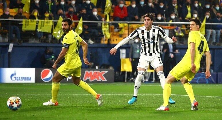 Um outro ângulo da virada de Vlahovic