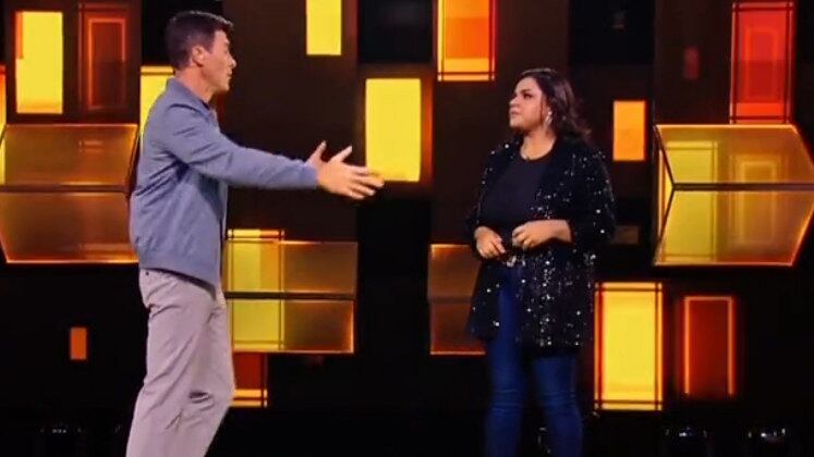 Ele também prova que elogio nunca é demais. Mesmo quando os candidatos não conseguem se classificar na disputa, Faro lembra o quanto são talentosos. "Você tem muito o que aprender, só não perde esse seu sorriso. Nunca desista!", pediu o apresentador para Tais Fernandes.
