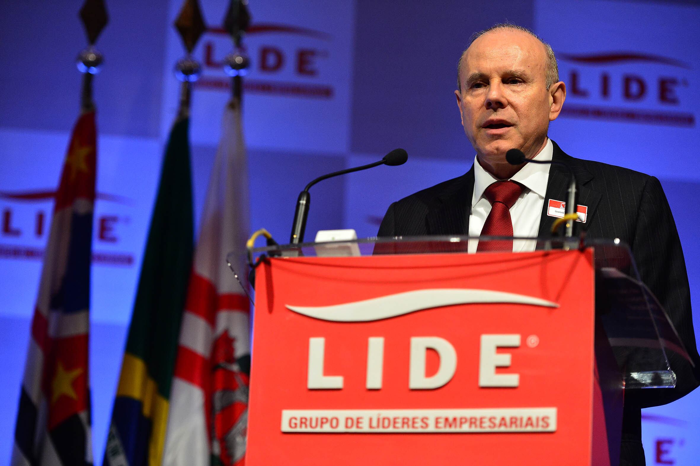 Ministro Guido Mantega em evento nesta segunda-feira (26)
