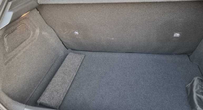 Porta-malas tem apenas 265 litros
