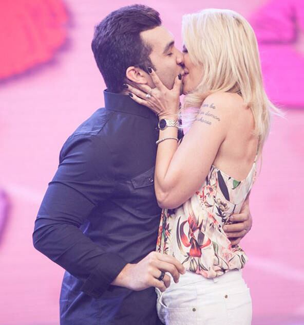 Outra que vai juntar os trapinhos é Antonia Fontenelle. A apresentadora já marcou a data da cerimônia com o produtor Jonathan Costa

— 13 é meu número da sorte. Meu filho Samuel nasceu dia 13 de maio e sou 13ª filha da minha mãe biológica. [Dezembro] É verão! Além do mais é o último mês do ano e não tem mais para onde correr.
