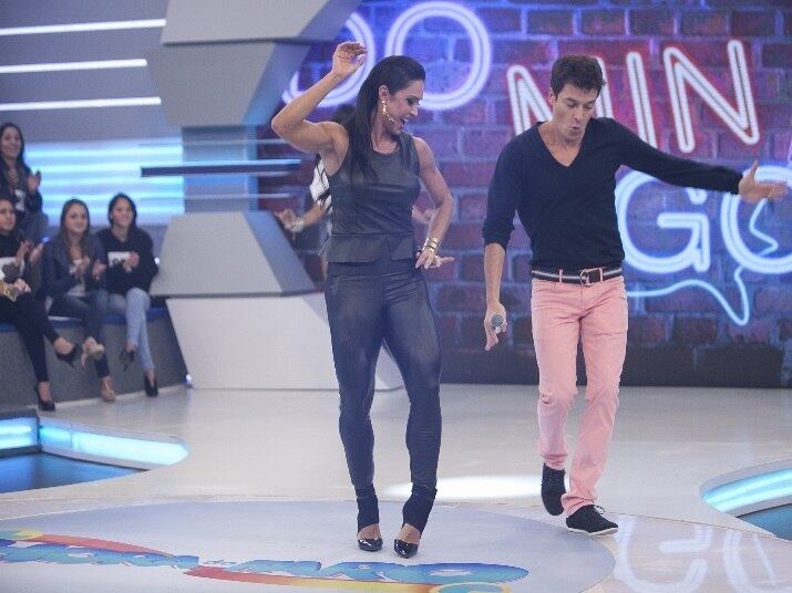 E essa não é a única dança que Rodrigo domina. Ao lado de Gracyanne Barbosa, ele mostrou que tem samba no pé no palco do Domingokê

+Veja em fotos a trajetória do apresentador Rodrigo Faro!
