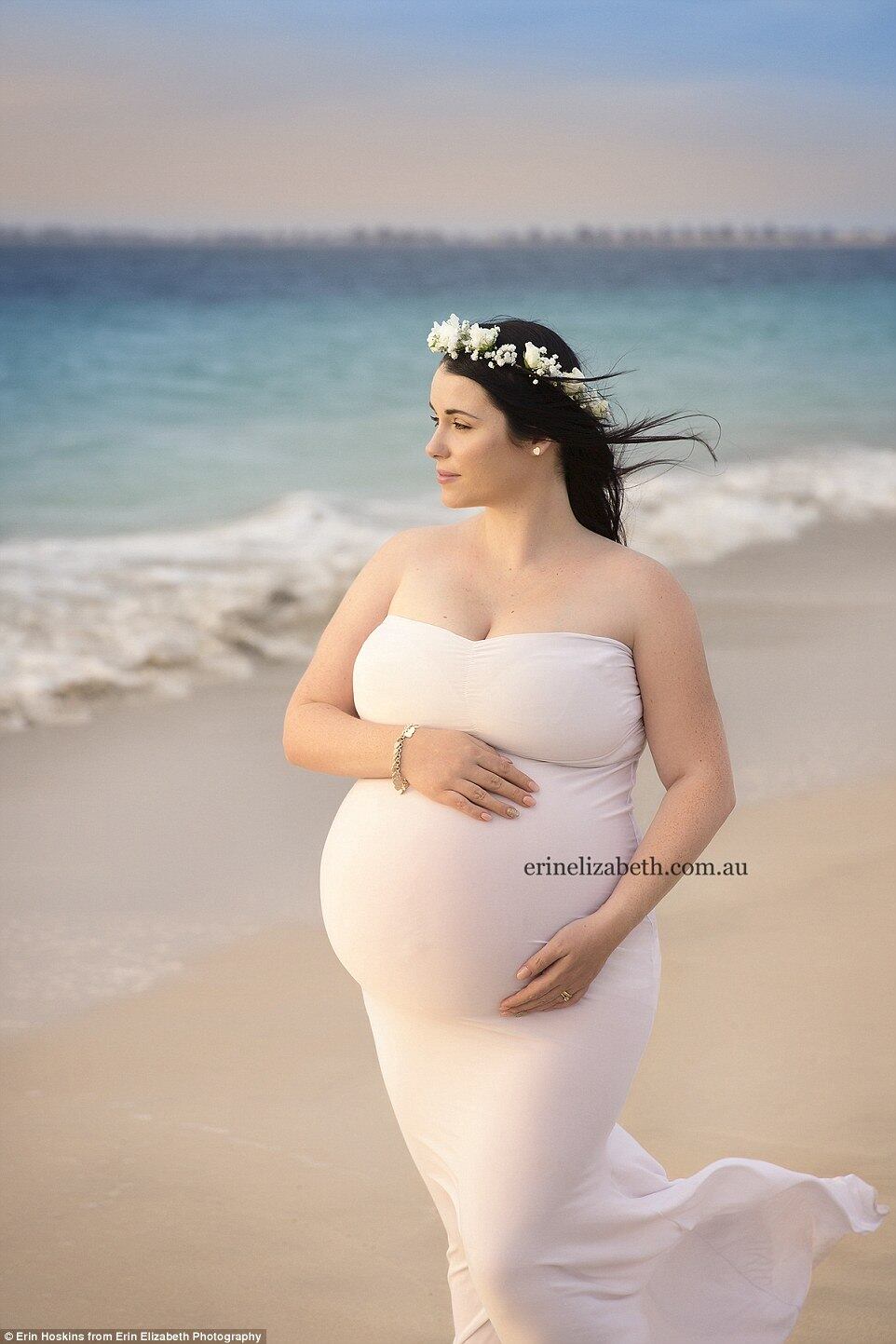 Kim já é mãe de duas meninas e engravidou naturalmente de cinco bebês — quatro meninas e um menino — enquanto tentava, na verdade, ficar grávida de apenas um menino