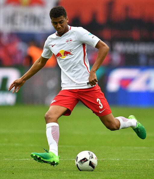 Bernardo - Zagueiro - Red Bull Leipzig - 22 anos

Formado nas categorias de base do Audax e Red Bull Brasil, Bernardo se transferiu para a matriz do clube empresa na Áustria. Após duas temporadas no Red Bull Salzburg, o defensor foi para a Alemanha atuar no Red Bull Leipzig e terminou a temporada na vice-liderança

Valor em 2016 - 100 mil euros / Valor em 2017 - 4 milhões de euros (+3900%)