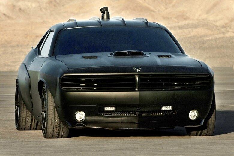 O primeiro detalhe curioso é que, sua pintura preta fosca baseada no jato F-117, é invisível a radares