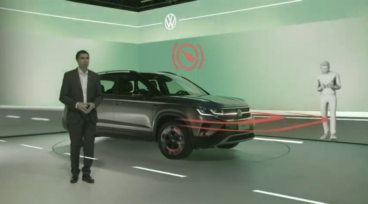 Frenagem automática de emergência e controle de cruzeiro adaptativo no Taos