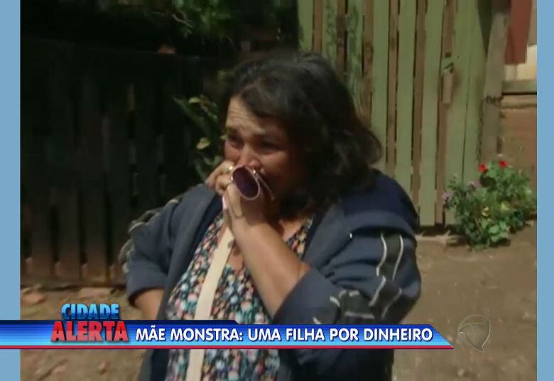 
















No País da impunidade, mais um caso de abuso sexual infantil
chocou os moradores de Tatuí, em São Paulo. Marta de Oliveira é mãe de uma
menina de 12 anos e de acordo com a investigação da polícia, ela usava a
própria filha para ganhar dinheiro. Veja o caso na galeria!


+ Quer ver tudo o que rolou no Cidade Alerta?
Veja a íntegra no R7 Play

