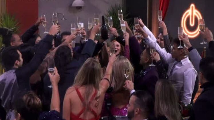 A primeira semana no Power Couple Brasil 5 pegou fogo! Além da Prova das Mulheres, dos Homens e dos Casais, também teve treta, confusão, reconciliação, prova surpresa, mudança de visual e até DR fake; confira!