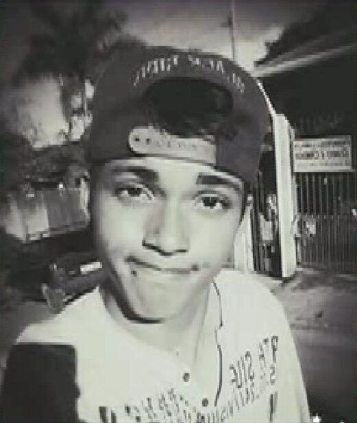 A mulher que teria sido o pivô do crime foi ouvida pela
polícia e negou envolvimento amoroso com o adolescente, mas confirmou a relação
extraconjugal com o suspeito. Já para a família da vítima, a mulher disse que
amava o adolescente. Caso seja confirmada a relação dela com Yuri, a mulher
pode responder por corrupção de menores

Experimente: todos os programas da Record na íntegra no R7 Play

