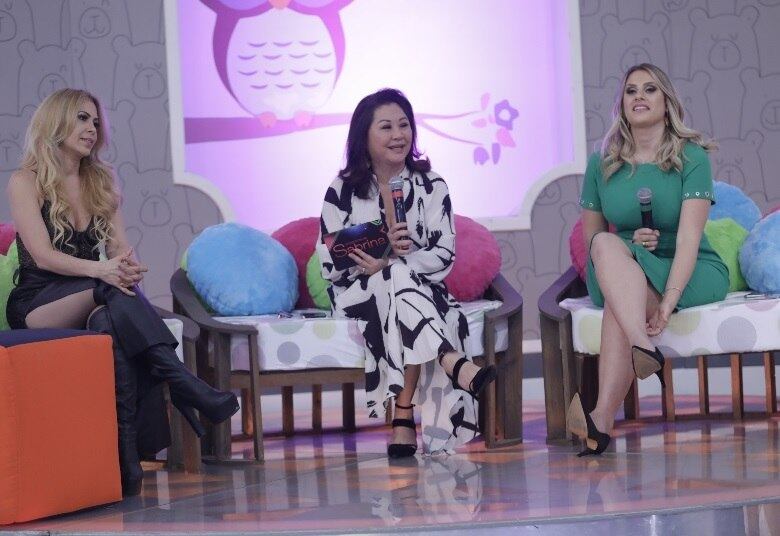 O quadro se trata de um jogo disputado por dois casais que estão prestes a serem papais pela primeira vez