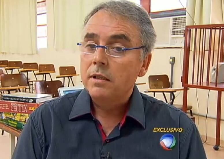 A maior parte das vítimas era estudante da UFSM (Universidade Federal de Santa Maria). Muitos jovens tinham família em outras cidades e haviam se mudado para Santa Maria para fazer faculdade. O professor Sylvio Dornelles (foto) perdeu 31 alunos. Ele conta que, além dessa dor, ainda teve que passar por momentos de forte emoção. 

— O mais difícil para mim foi exatamente ter que
circular entre os corpos para identificar aqueles estudantes com quem tínhamos
uma relação próxima. Isso para mim foi um sofrimento muito grande. Até um
momento eu consegui resistir, depois eu não consegui mais


