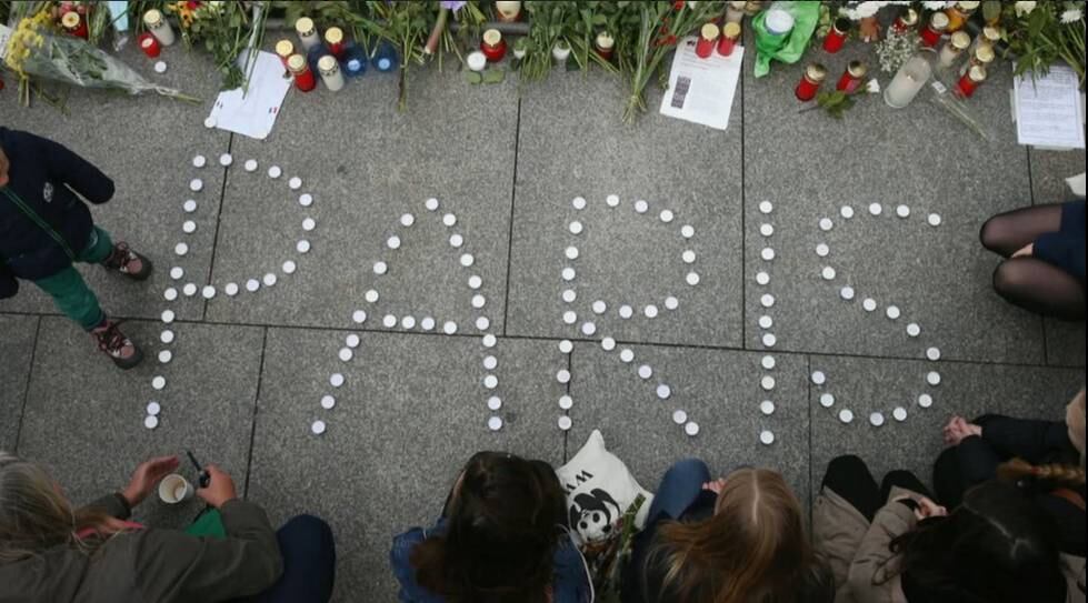 Muitas famílias foram prestar homenagens a parentes mortos nos ataques