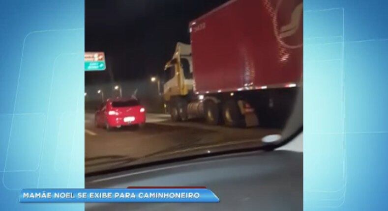 Um telespectador da RecordTV Minas que passava pelo local gravou a cena. Os vídeos mostram uma moça expondo os seios para um caminhoneiro que também trafegava pela via. (Veja mais)