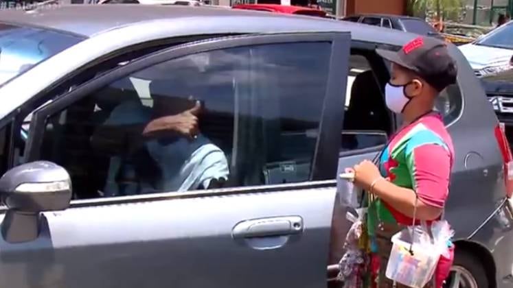 De olho nas oportunidades e com seu lado empreendedor aflorado, o menino criou o personagem 'Super Vendedor' para aumentar as vendas