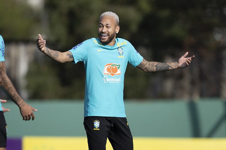 Apesar de ter ficado fora da Copa de 2010, ele jogou as Copas do Mundo de 2014 e 2018. E só não jogará em 2022 se uma lesão o impedir. Foram quatro gols na primeira Copa dele e dois na última edição.