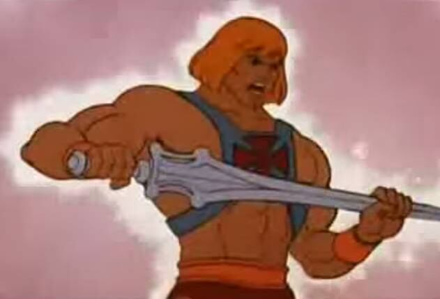 A frase “Pelos poderes de Grayskull “ entoada por He-Man
nunca mais vai sair do imaginário das crianças dos anos 1980/90. O desenho
mistura o mundo medieval, mágica e mitologia. He-Man vive no planeta medieval
Eternia cheio de seres mágicos. A missão do protagonista era salvar o planeta, comandado
pelo rei Randor, das armadilhas do vilão Esqueleto que tenta dominar o castelo
de Grayskull. 