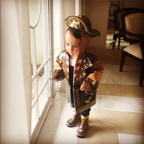Ana Hickamnn postou foto do filho vestido de pirata