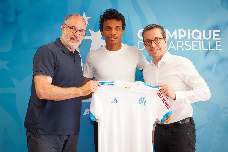 Volante com passagens pela seleção brasileira, Luiz Gustavo será outro brasileiro no Campeonato Francês. No início da janela, ele foi apresentado como reforço do Olympique de Marseille

EsportesR7 no YouTube. Inscreva-se
