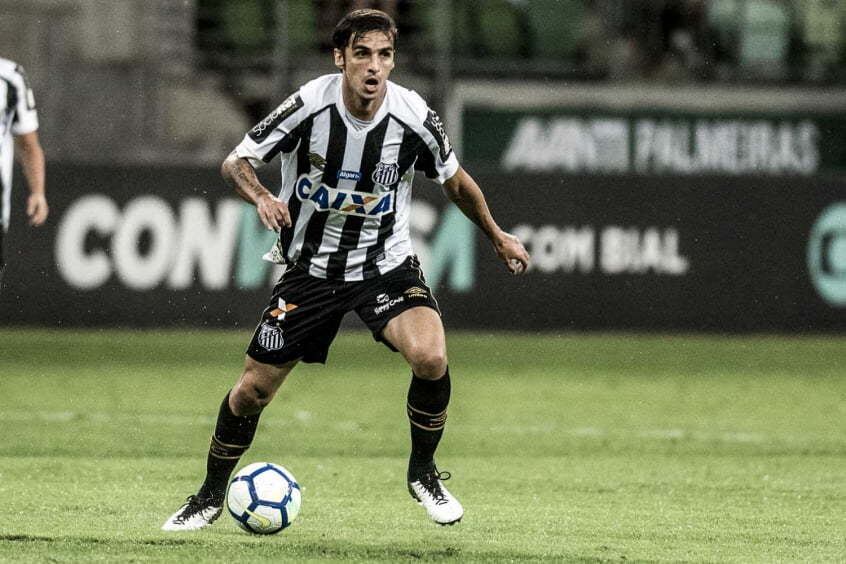 FECHADO - Dez dias após comunicar a sua rescisão contratual com o Santos, o meia costarriquenho Bryan Ruiz anunciou o retorno ao seu país natal. O jogador atuará pela Liga Desportiva Alajuelense, equipe que o revelou ao futebol, entre 2003 e 2006.