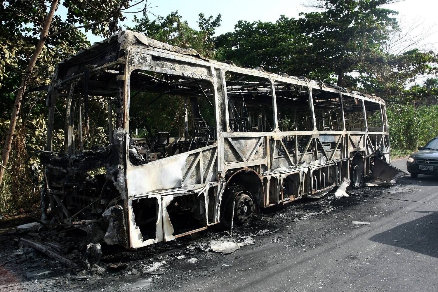 Ônibus incendiado na sexta-feira em São Luís