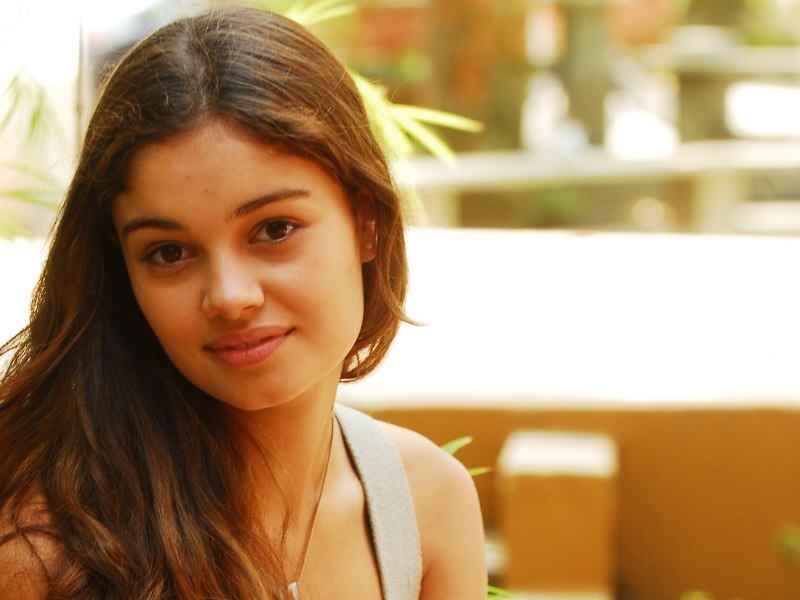 Nem parece que é a mesma pessoa que vemos em O Rebu hoje em dia, não acha? Ela era um pouco sem-sal e parecia não ter nada de especial