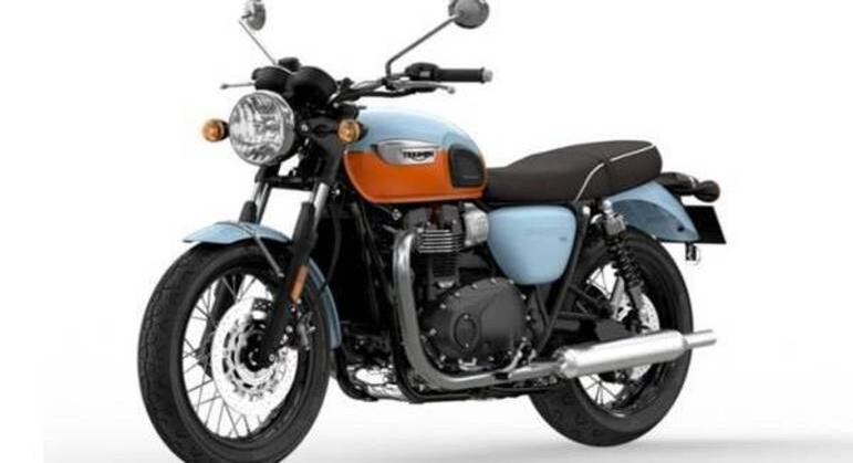 Triumph Bonneville T100 vem equipada com motor bicilíndrico de 900 cc, que entrega 65 cv