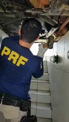 A carga estava em um compartimento secreto embaixo dos bancos