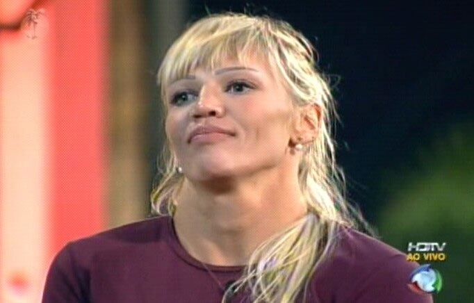 Duda Yankovich ficou até a quarta semana da Fazenda 4 e foi substituída por Dani
Bolina