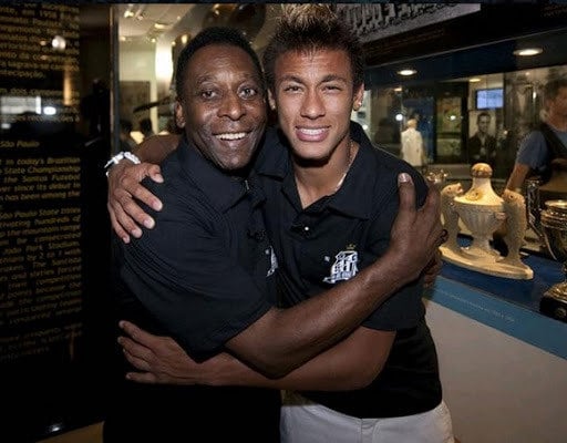 Neymar repete Pelé. Omissão nas questões sociais. ídolos egocêntricos