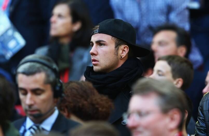 Para piorar a situação do atleta, Gotze se lesionou antes da decisão da Liga dos Campeões 2012/2013, entre Bayern de Munique e Borussia Dortmund, assistindo ao jogo das arquibancadas