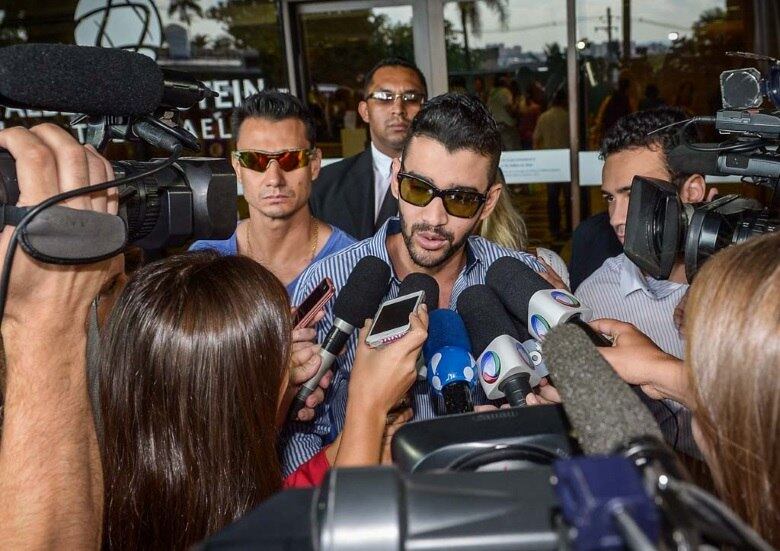 Depois de cinco dias internado, Gusttavo Lima recebeu alta na tarde desta quinta-feira (2). O cantor deu entrada no hospital Albert Einstein no último sábado (28), com fortes dores abdominais e náuseas e passou por um tratamento de problemas gastrointestinais