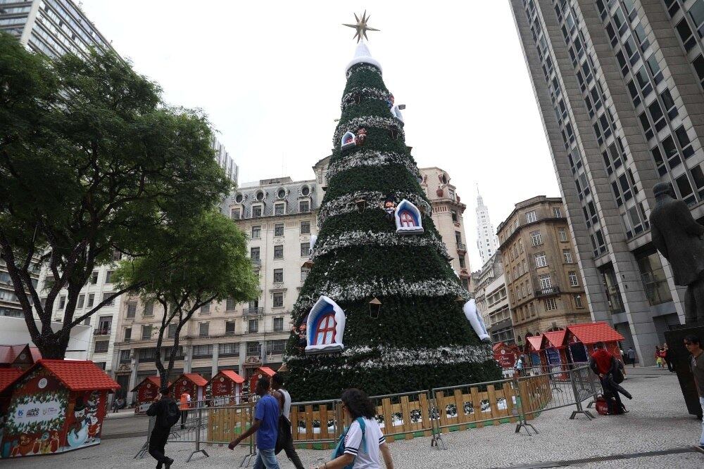  ÁRVORE-NATAL-PRAÇA-PATRIARCA - GERAL - Vista da árvore de natal da prefeitura na Praça do Patriarca em São Paulo (SP), nesta segunda-feira (09).
 
Foto: RENATO S. CERQUEIRA/FUTURA PRESS/ESTADÃO CONTEÚDO
FUP20191209040 - 09/12/2019 - 11:34