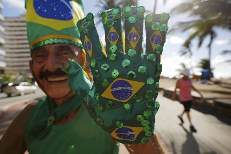 Torcedor do Brasil passeia
pelas ruas do Recife durante a Copa do Mundo