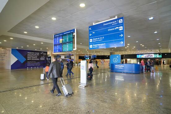Homem agrediu esposa dentro de voo vindo de Lisboa