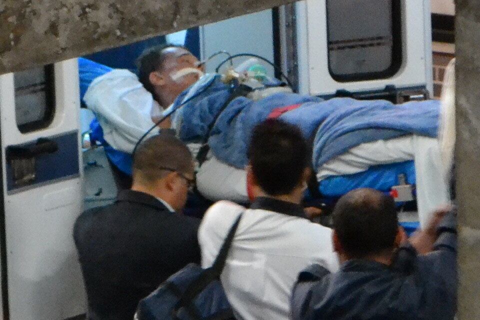 
Um dos maiores ícones masculinos da axé music, Ernesto de
Souza Andrade Junior, conhecido por Netinho, ficou conhecido no Brasil e
no mundo com a canção Milla, grande sucesso da década de 90.

Com problemas vasculares, Netinho é internado novamente
