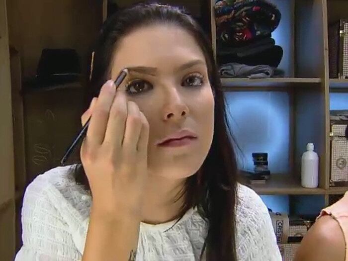 Vaidosa, Débora chegou a afirmar que sua mãe não a deixava sair de casa sem se maquiar

+ Assista ao vídeo dos peões parabenizando Débora

