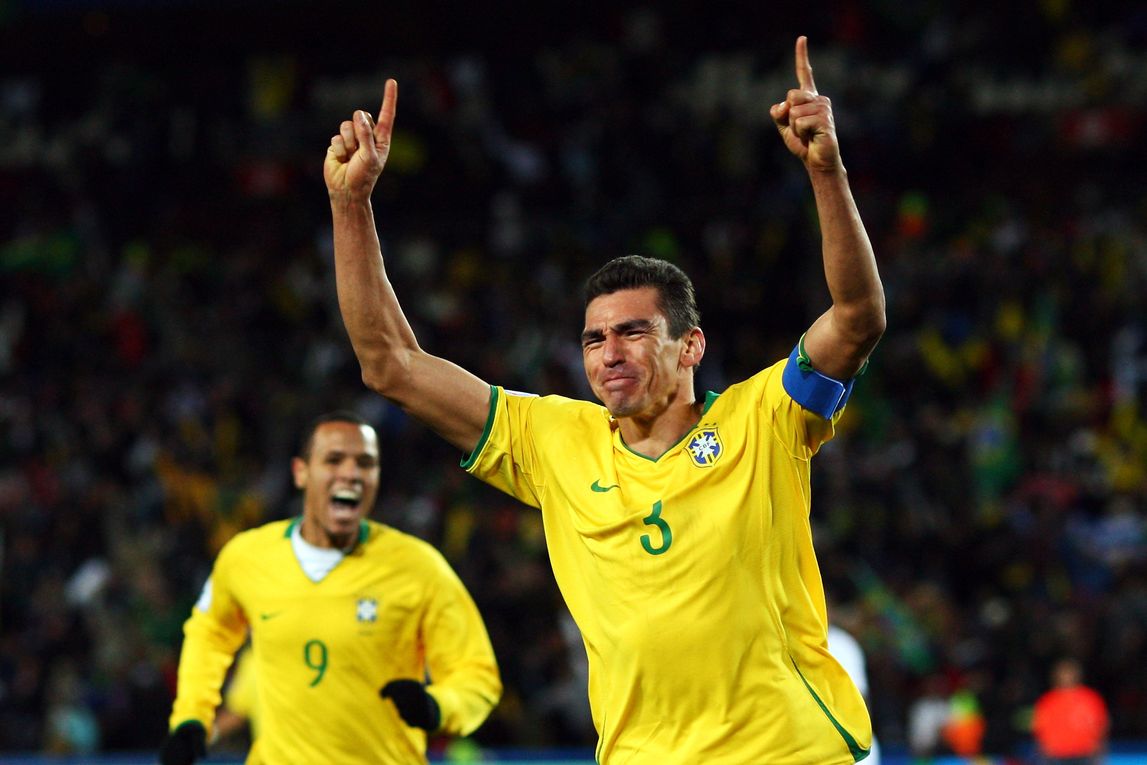 Lúcio era o zagueiro e capitão da seleção naquela época