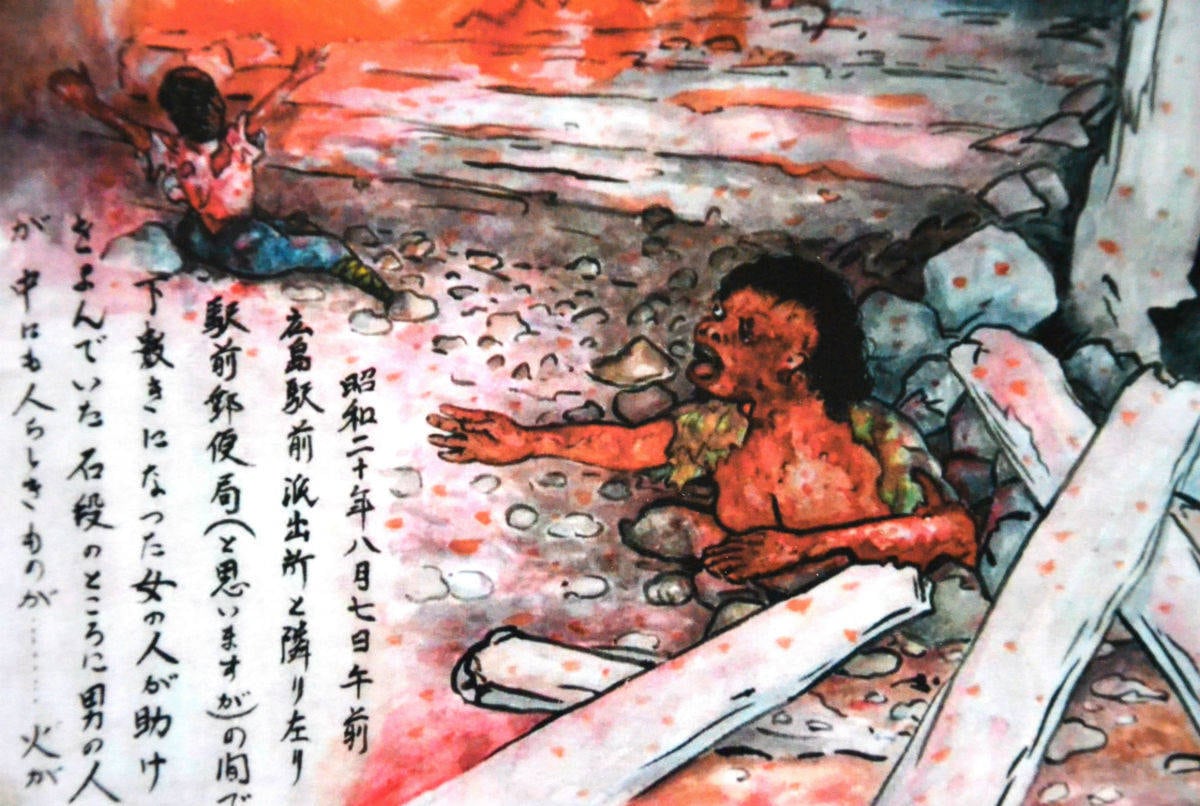 Dia 4 (Quarta-feira), 19h — Nagazaki 1945 — O sino de Angelus (Seiji Arihara, 2005, 80 min.)

Trata-se de um longa metragem em desenho
animado que retrata o dia 9 de agosto de 1945 e os 40 dias vividos pelo jovem
médico Dr. Tatsuichiro Akitsuki, em Nagasaki. Após a explosão da bomba atômica,
a 1,4km do epicentro, no hospital onde trabalhava. Akitsuki, apesar de ferido,
deu assistência aos sobreviventes, juntamente com sua equipe, mas se vê
fraquejado perante tamanha tragédia. Os acontecimentos daqueles dias mudaram
sua vida e despertaram nele o verdadeiro amor pela humanidade. Trata-se de um
filme que retrata a crueldade humana e o uso dos avanços científicos de forma
desumana por meio das armas nucleares, mas também ilustra a busca incessante e
necessária para a conquista da paz mundial. Um filme que discute ética,
humanitarismo e valores morais na composição da sociedade contemporânea.


(Foto: Uma mulher que busca ajuda sob os escombros da casa — desenhado por Sr. Shoichi Furukawa)