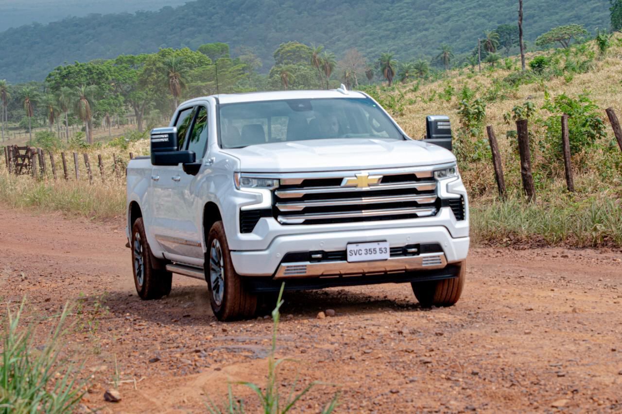 Silverado tem tração 4X4 sob demanda e sistema de desligamento de cilindros