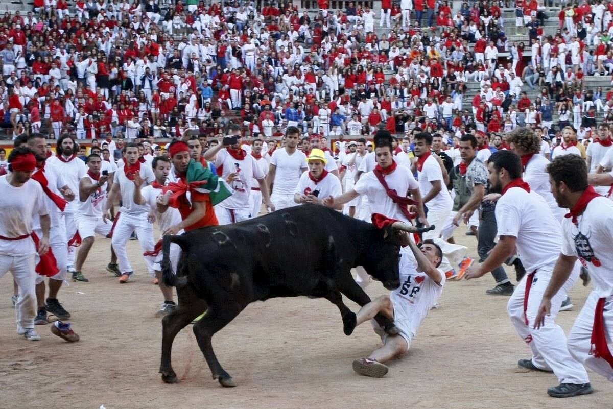 A Câmara Municipal ainda comunicou que os organizadores cancelaram imediatamente todas as corridas de touro programadas até quarta-feira (15) "como um sinal de luto" pelo homem, que não teve seu nome revelado