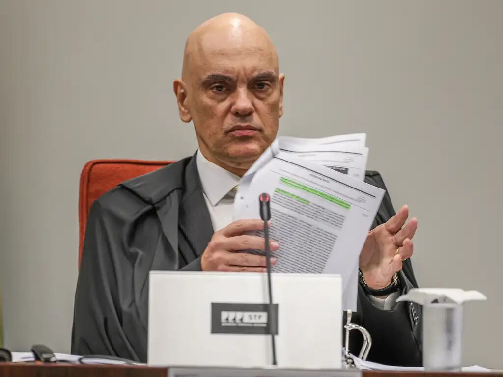 O ministro Alexandre de Moraes, do Supremo Tribunal Federal (STF), mandou o Governo do Maranhão exonerar o procurador geral do Estado, Valdênio Nogueira, e comprovar o desligamento em até 24 horas.